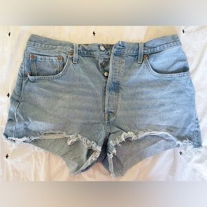 Levi’s 501 cutoff short